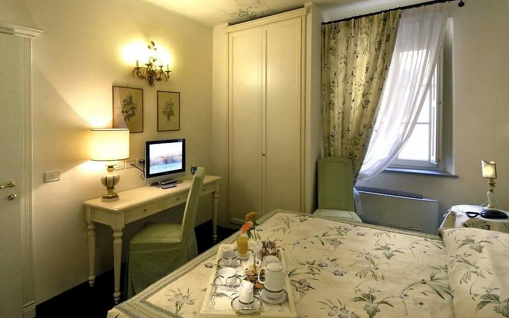 Relais Dei Fiori Dimora D'Epoca Bed & Breakfast Pisa